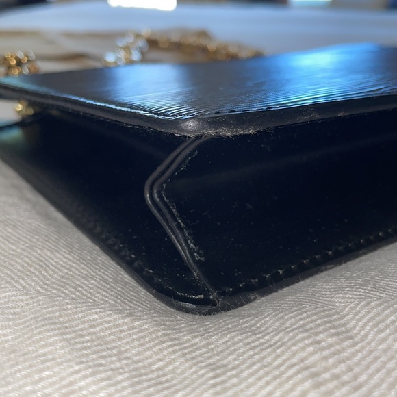 LV EPI LEATHER CLUTCH - Picture 8 of 10